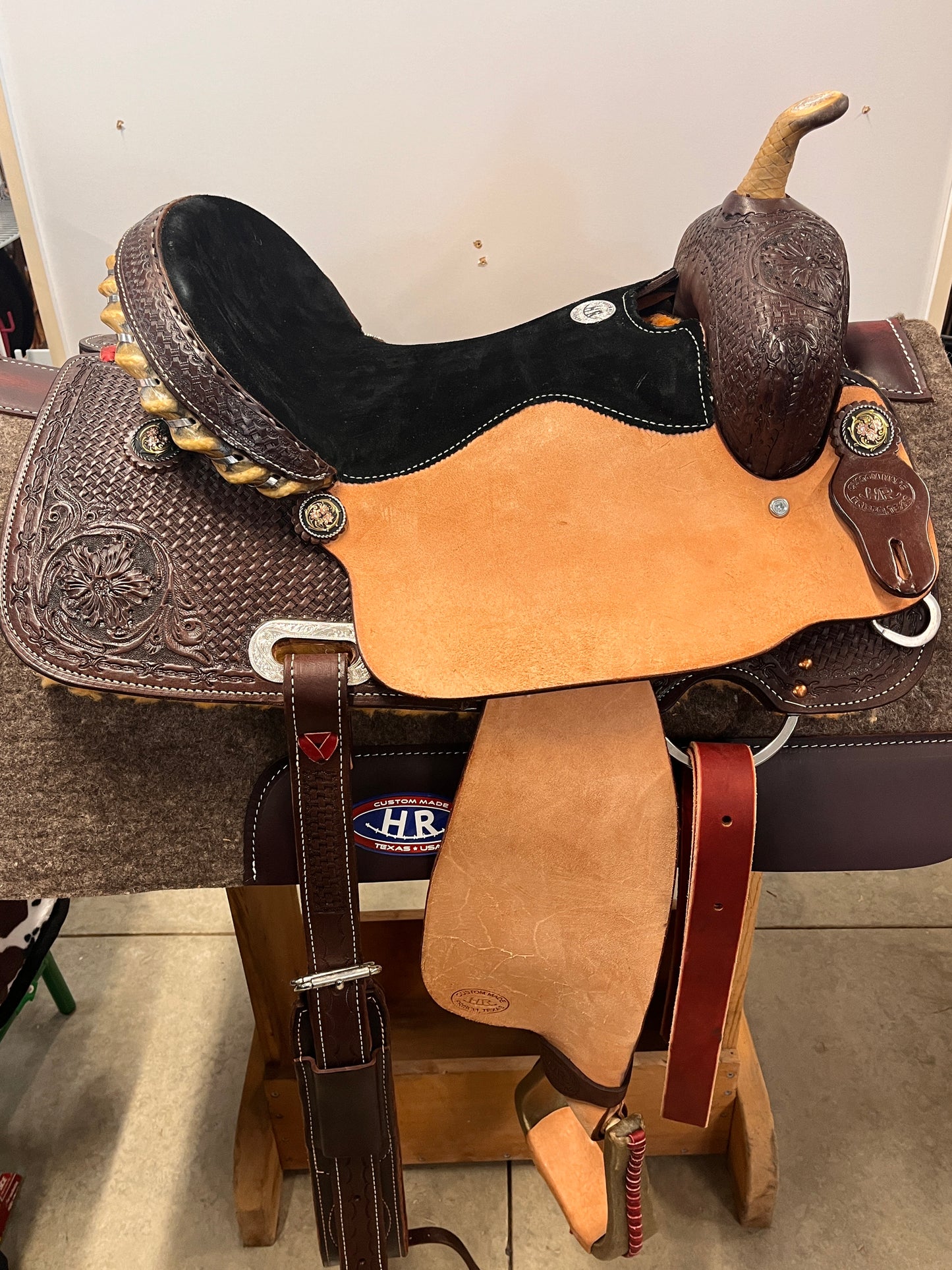 15" HR Saddlery Two Toned Barrel Saddle
