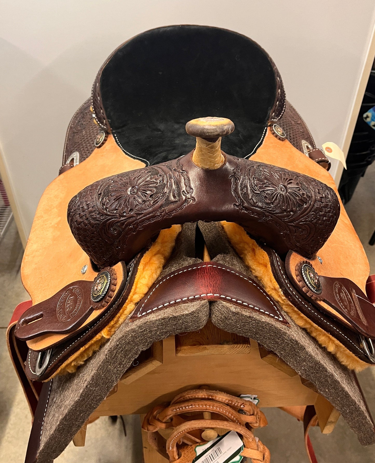 15" HR Saddlery Two Toned Barrel Saddle