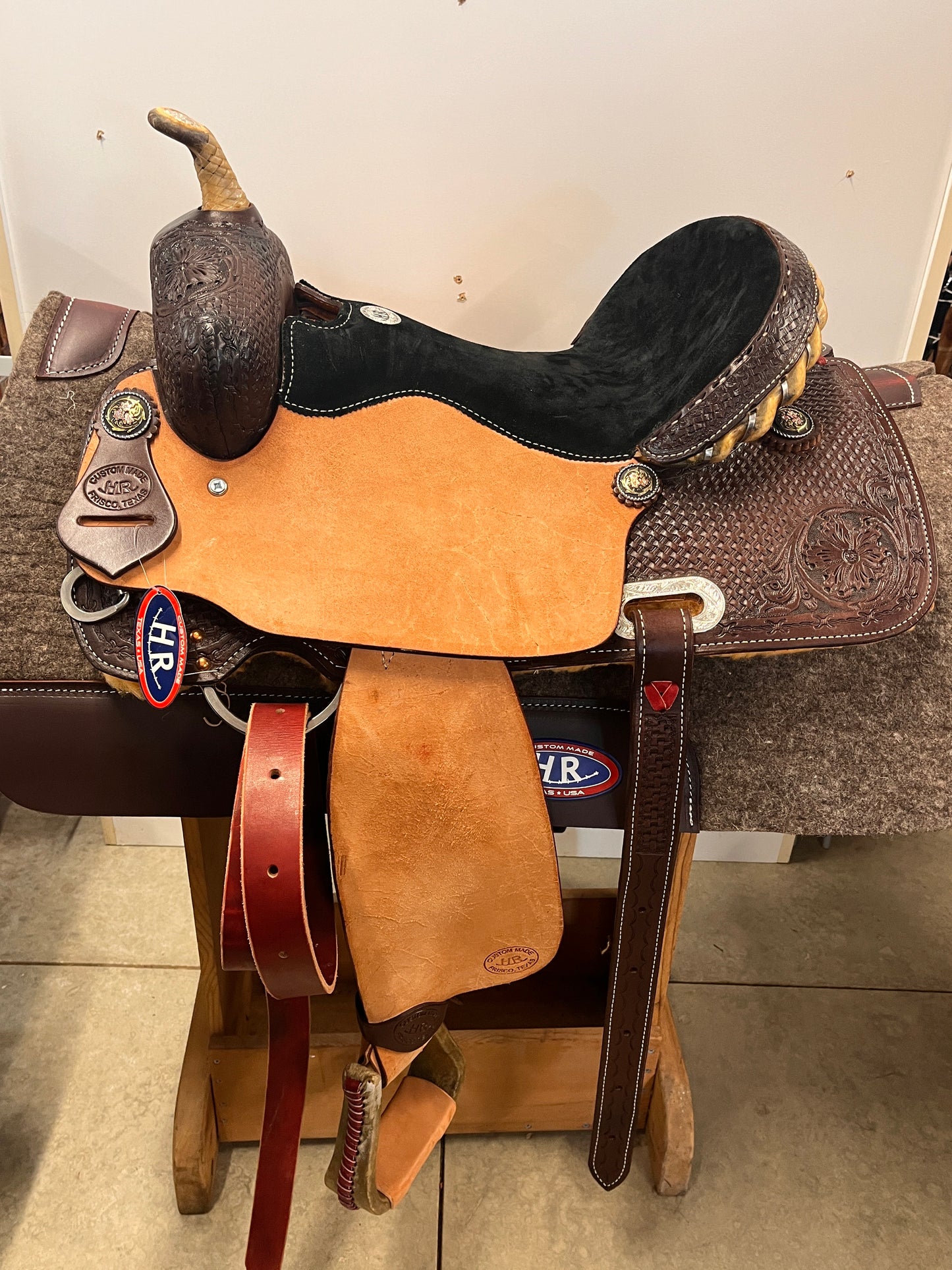 15" HR Saddlery Two Toned Barrel Saddle