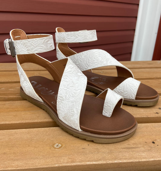 Very G 'Steffy Tooled' White Sandals