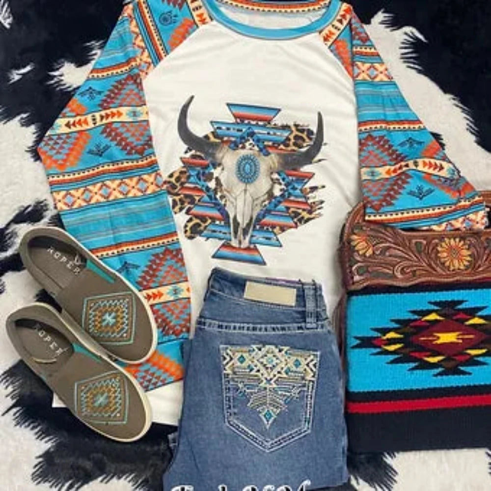 Women's Steer Head Sweatshirt w/ Aztec sleeves