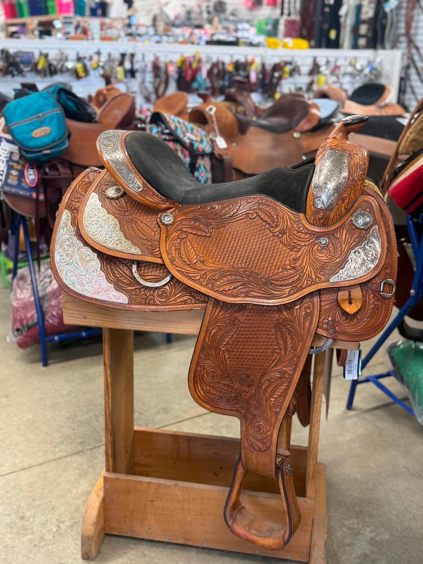 Classic 16" Circle Y Equitation saddle in good used condition