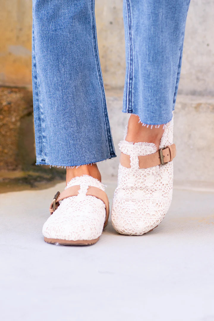 Women's 'Shilo' Cream Lace Slip-on Shoes