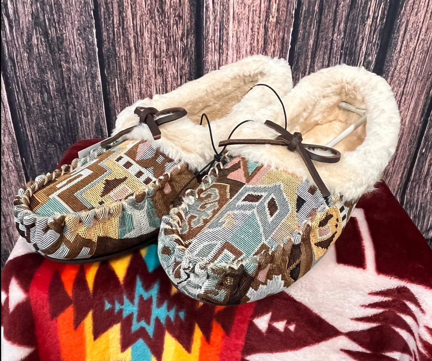 Women's Moccasin-style 'Cassie' Slippers
