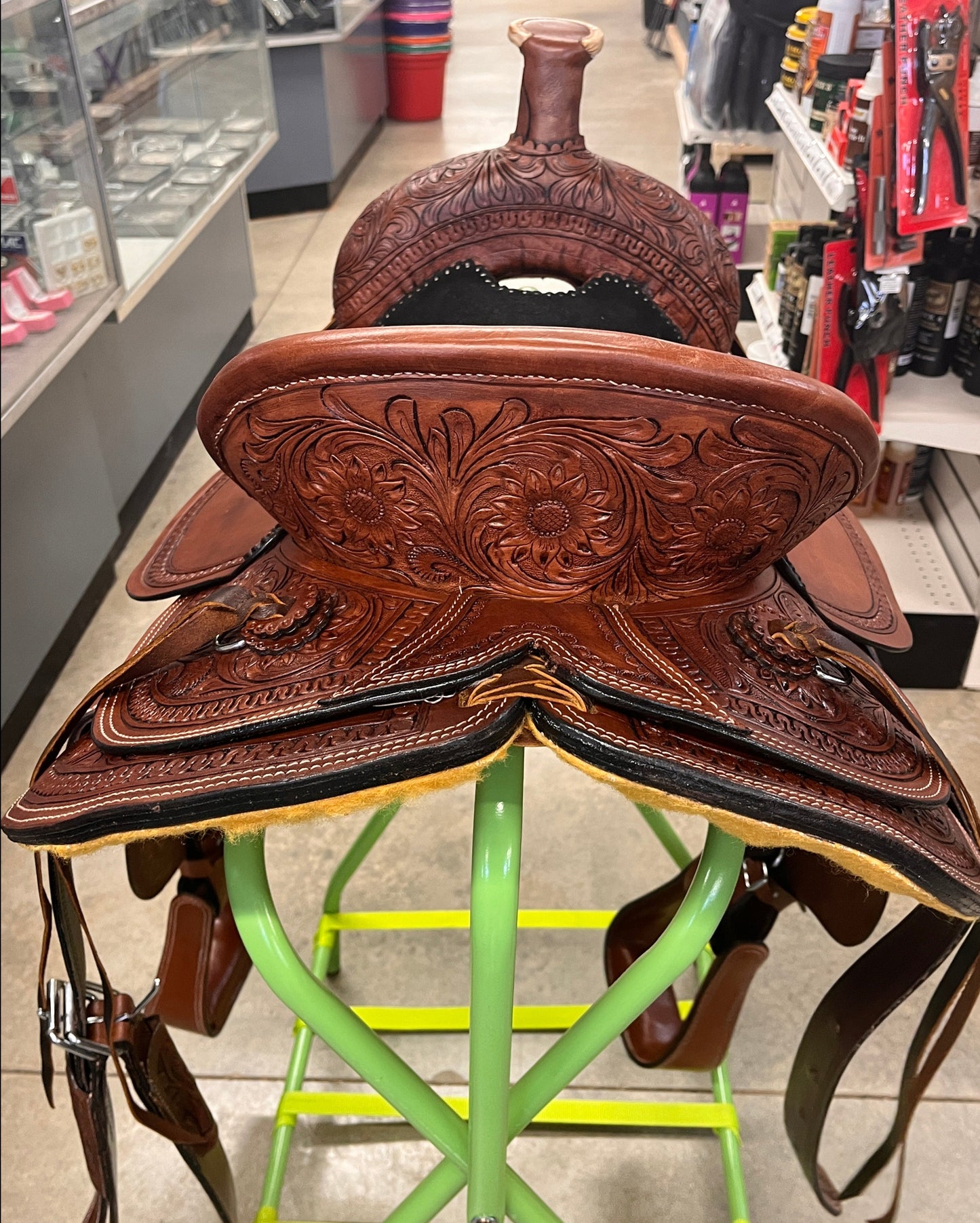 17" Wellington Wide Tree Western Saddle