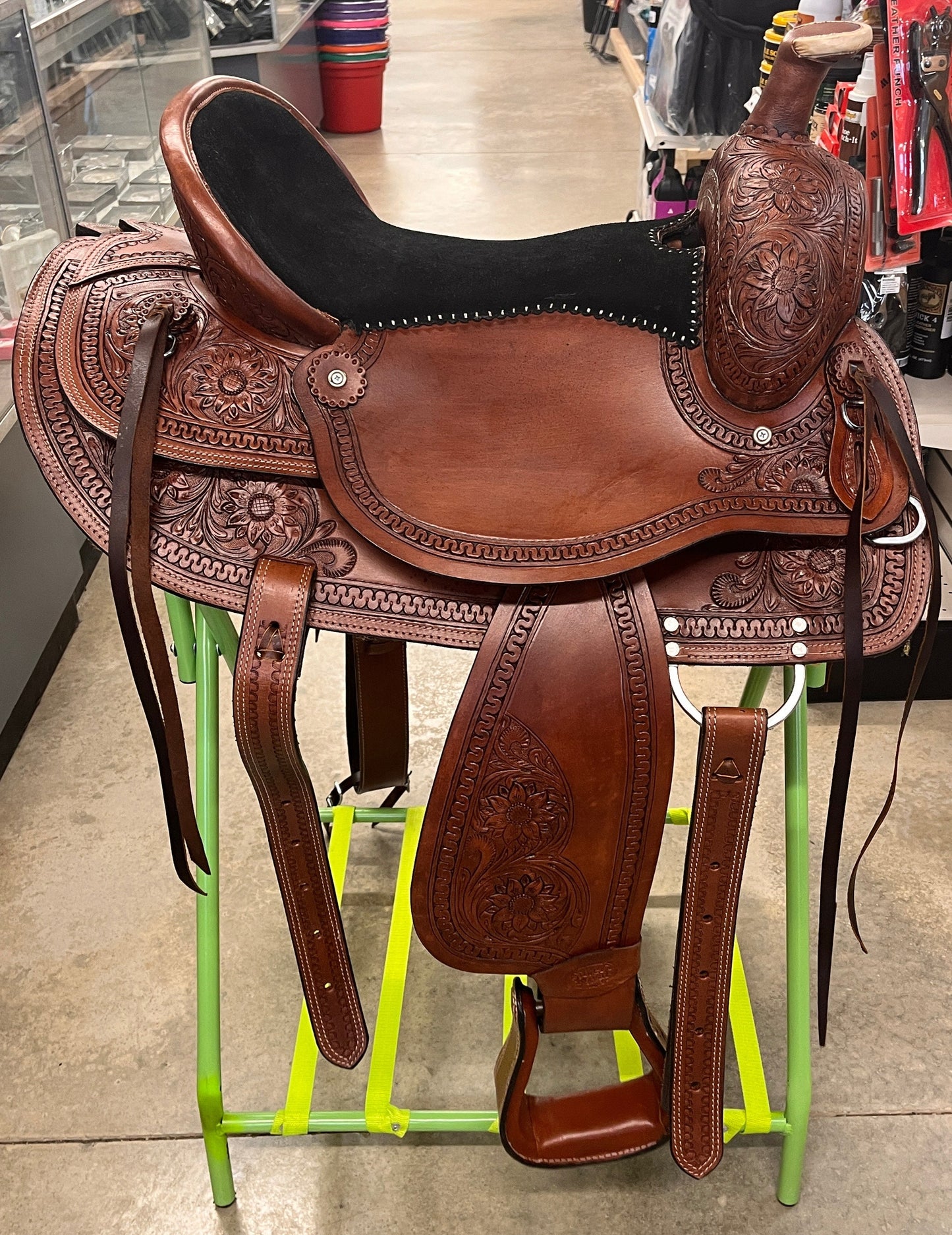 17" Wellington Wide Tree Western Saddle