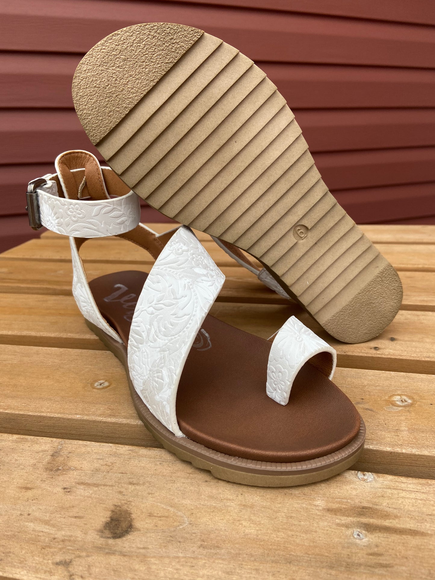 Very G 'Steffy Tooled' White Sandals