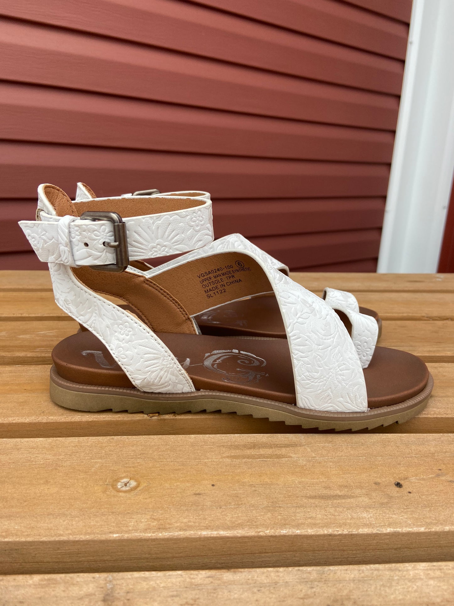 Very G 'Steffy Tooled' White Sandals